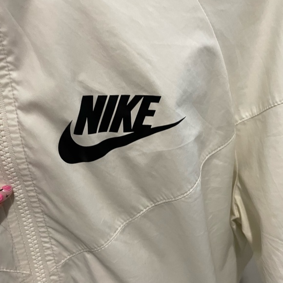 Nike Women’s Windrunner - White, Small - Picture 2 of 7